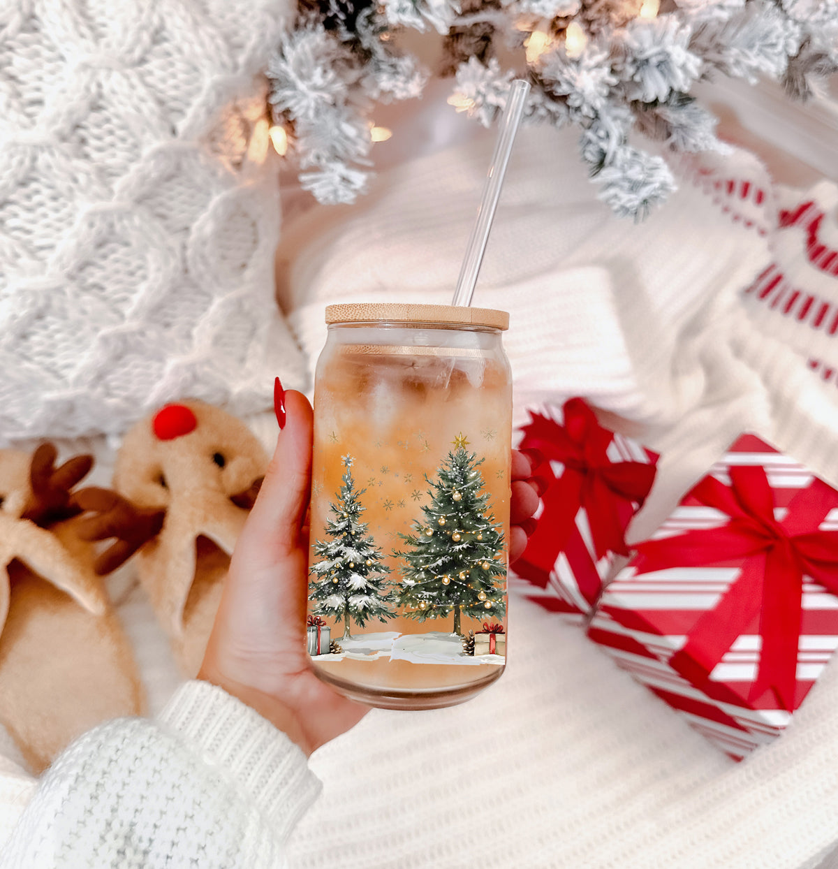 Eco-friendly Christmas tumbler - glass cup with winter wonderland artwork
Christmas coffee tumbler – glass cup with Christmas tree winter design
Holiday coffee mug – glass tumbler with bamboo lid and reusable straw